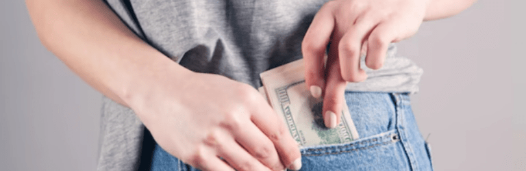 Які предмети не можна носити в кишенях і чому: народні повір’я