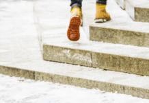 Як захистити свій ґанок від ожеледиці: хитрість, яка дійсно працює