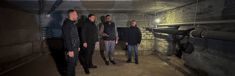 Мер Кам’янського перевірив стан ремонтних робіт в одній із 9-поверхівок міста