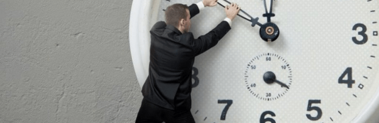 Залишаємося на зимовому часі: як тепер житиме Україна та чому не всі задоволені рішенням влади