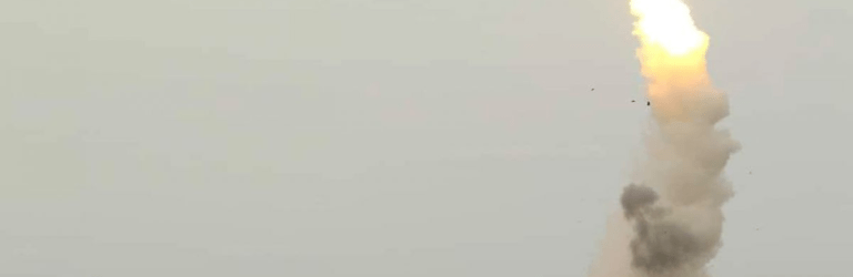 РФ вдарила балістикою по житловому будинку в Кривому Розі: рятувальники дістають постраждалих з-під завалів