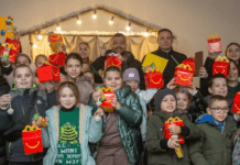 Мер Кам’янського привітав дітей із родин ВПО з прийдешніми святами