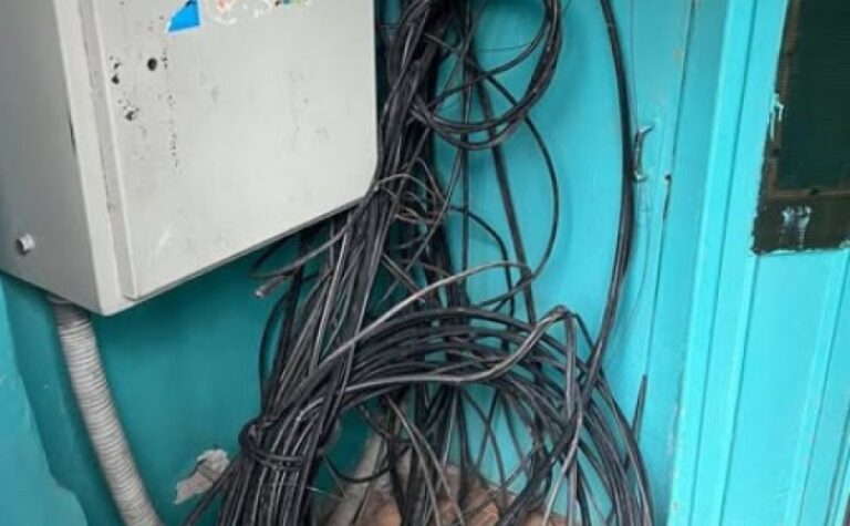 У Дніпрі затримали чоловіка, який зрізав кабель у багатоповерхівках