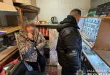 На Дніпропетровщині правоохоронці вилучили з незаконного обігу контрафактні цигарки та алкоголь