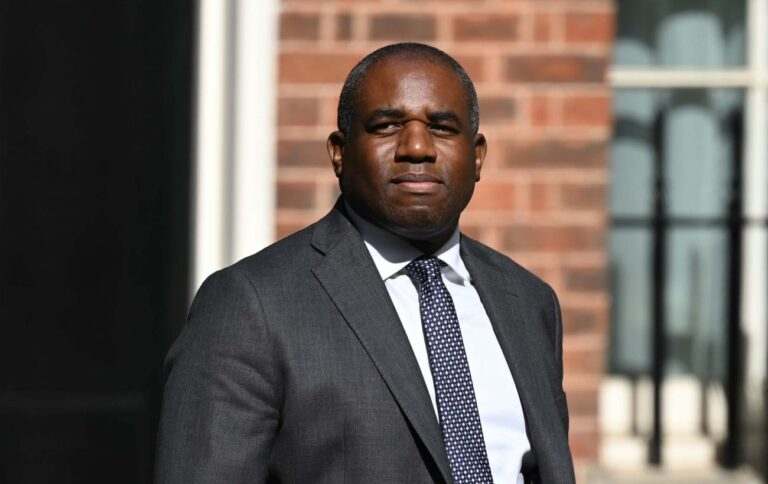 Британія перебуває в “дипломатичному контакті” з повстанцями в Сирії, – глава МЗС