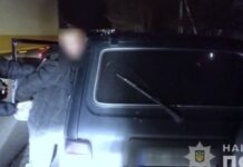 На Дніпропетровщині поліцейські затримали підозрюваного у незаконному заволодінні легковиком