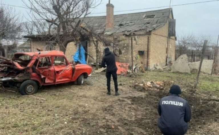 Окупанти атакували дронами та артилерією пʼять громад Нікопольського району: слідчі зафіксували наслідки атаки