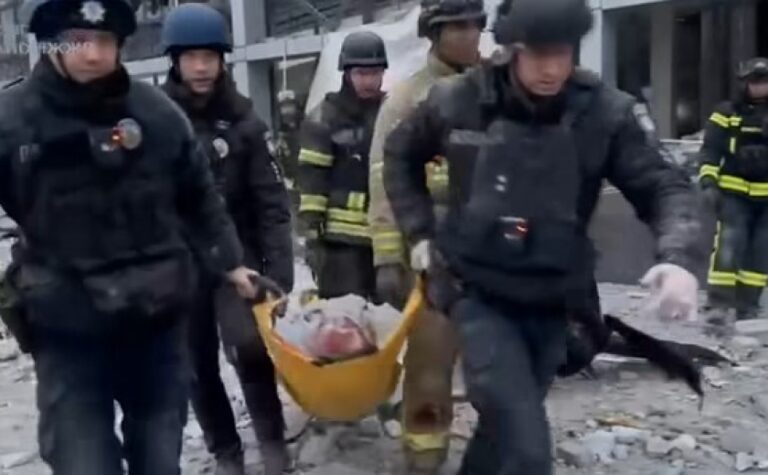 Ворог учергове підступно атакував Запоріжжя посеред дня: триває пошуково-рятувальна операція