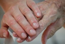 Ошукував літніх людей: слідчі Дніпра повідомили про підозру 38-річному чоловіку