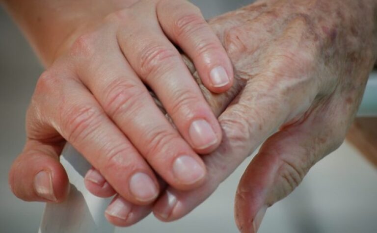 Ошукував літніх людей: слідчі Дніпра повідомили про підозру 38-річному чоловіку