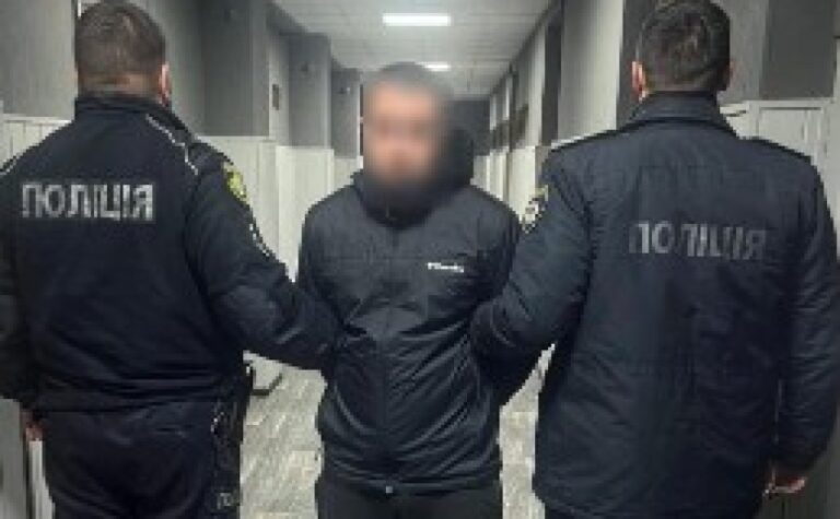 Ошукав людей на майже 137 тис. гривень та переховувався від правоохоронців: поліція Дніпра розшукала та затримала підозрюваного у шахрайській схемі