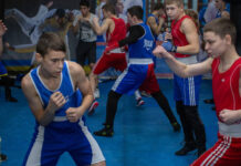 Міський голова Камʼянського відвідав відкрите тренування у Центрі силових єдиноборств