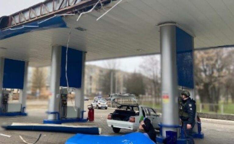 У Марганці ворожий дрон поцілив по АЗС: постраждало троє людей