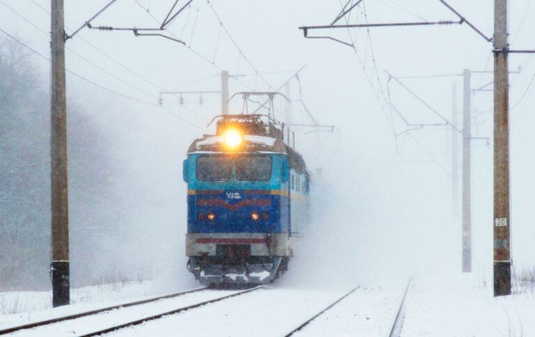 УЗ запускає “нічний швидкий” потяг до різдвяно-новорічних свят: куди і як курсуватиме