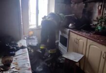 У Верхньодніпровську на пожежі надзвичайники врятували жінку