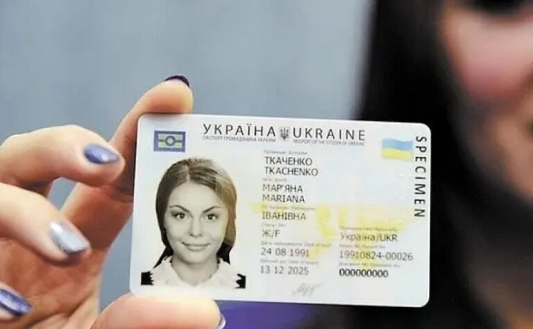 Українських водіїв можуть зобов’язати частіше міняти водійські права: законопроєкт