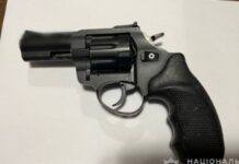 Викрала косметику, погрожуючи пістолетом: поліція м. Самар повідомила про підозру 20-річній жінці за розбійний напад на місцевий магазин