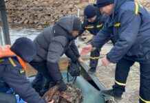 Стало зле на острові у плавневій зоні: рятувальники Запоріжжя транспортували чоловіка на берег для надання допомоги