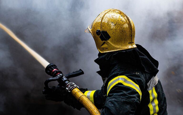 У Миколаївській області мати врятувала від пожежі шістьох дітей: що відомо