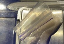 У Дніпрі патрульні затримали чоловіка зі сліп-пакетом із наркотичною речовиною