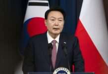 Суд видав ордер на арешт відстороненого президента Південної Кореї