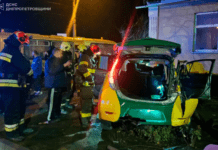 У Павлограді зіткнулися автобус та легковик: двоє дорослих та дитина отримали травми