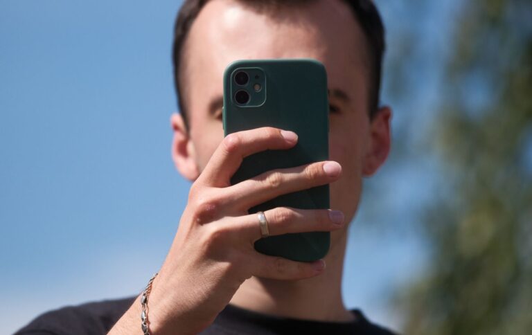 Як працює мобільний зв’язок у квартирі та метро: названі місця, де сигнал ловить найкраще