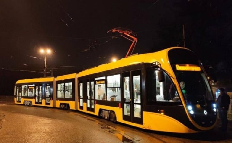 Сьогодні два трамвайних маршрути у Дніпрі закінчать роботу раніше