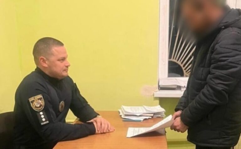 У П’ятихатках за спричинення тяжких тілесних ушкоджень 3-річному хлопчику поліцейські затримали його батька