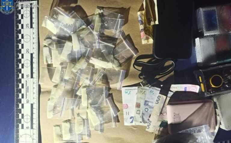 У Запоріжжі викрито збувача наркотиків, який мав при собі 92 зіп-пакетів із метамфетаміном