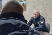 У Кам’янському поліцейські затримали чоловіка за розбійний напад на двох містян