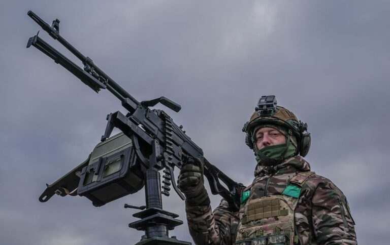 Росіяни запустили 113 дронів та ракету по Україні. Скільки збила ППО