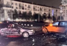 Не надав перевагу в русі: у Запоріжжі зіткнулися Mazda СХ 5 та Mitsubishi Lancer