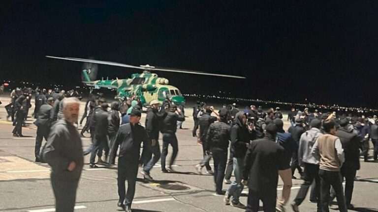 У РФ засудили ще трьох учасників антисемітського погрому в аеропорту Махачкали