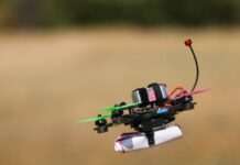 Влада: сили РФ скинули вибухівку з БпЛА на чоловіка у Зміївці, він – у важкому стані