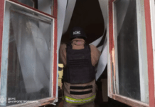 Надзвичайники Нікополя допомогли медикам потрапити до помешкання, де жінка потребувала допомоги