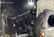 Вогнеборці Дніпра ліквідовали пожежу у гаражному боксі