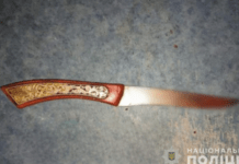 Вбив та залишив на сходовому майданчику: у Кам’янському затримали 31-річного зловмисника