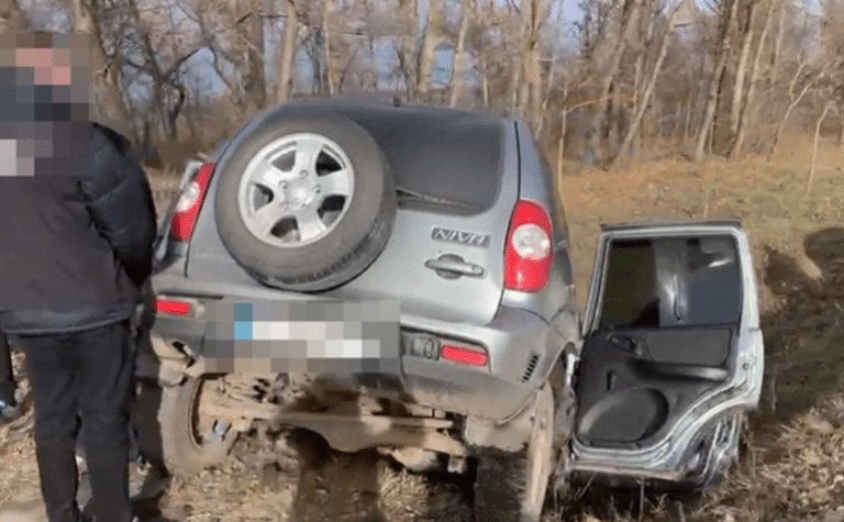 На кордоні з Молдовою автомобіль з ухилянтами злетів у кювет та перевернувся