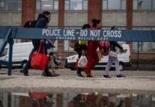 Трамп розпочне рейди проти мігрантів одразу після інавгурації – WSJ