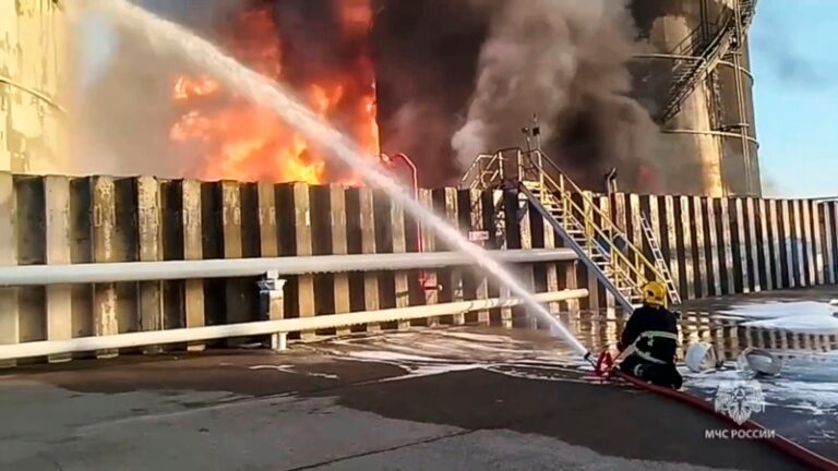 Росія: у щонайменше чотирьох областях заявили про атаку дронів