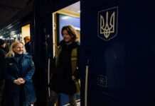 Глава МЗС Словенії прибула до Києва