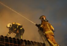 У Деснянському районі Києва через падіння уламків дрона сталася пожежа – КМВА