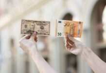 Долар чи євро: в якій валюті українцям краще зберігати гроші у 2025 році