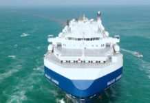 Українські моряки, звільнені з полону хуситів, прибули до Одеси