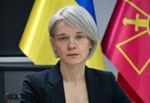 Безрукова заявляє, що через її відсторонення в АОЗ немає кому підписувати документи