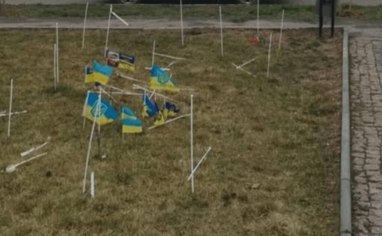 Викрав прапорці з меморіалу загиблих Героїв: що загрожує зловмиснику з Марганця