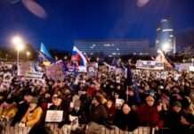 Тисячі словаків протестували проти зближення прем’єра Фіцо з Росією