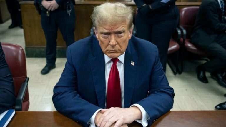 Трамп просить Верховний суд заблокувати вирок у справі про приховування виплат Стормі Деніелс