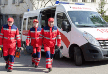 У Марганці чоловік напав на медиків та взяв їх у заручники, поки ті рятували його дружину
